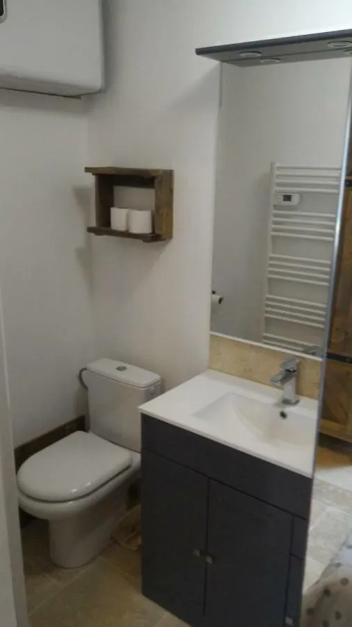 Appartement T2 indépendant Le Beausset 0*,
